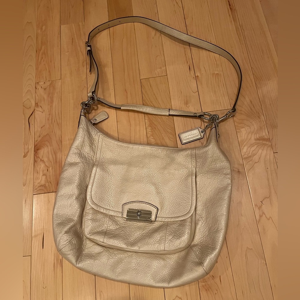 Gold Coach purse — like new!